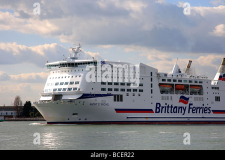 Mont St Michel Bretagne passager voiture Ferry Portsmouth Docks Gunwarf Port Touches Hampshire England UK Banque D'Images