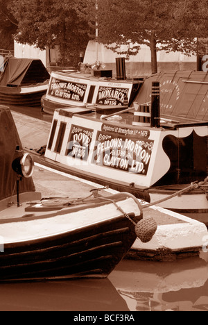 Reproduction sépia : Certains boursiers, Morton & Clayton et autres narrowboats Braunston, Marina, Braunston Banque D'Images