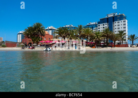 Appartements de vacances, des restaurants, bars et plage de la Mar Menor (petite mer intérieure) dans la région de Murcie, Espagne Banque D'Images