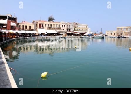 Le port vénitien au cœur de Rethymnon Crète après les plus gros bateaux ont été déplacés dans d'autres ancrages dans l'été de 2009 Banque D'Images