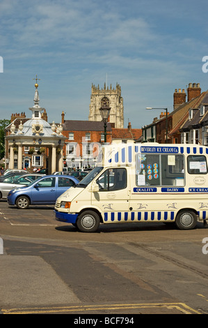 La Croix Du Marché En Été Samedi Marché Beverley East Yorkshire Angleterre Royaume-Uni Gb Grande-Bretagne Banque D'Images