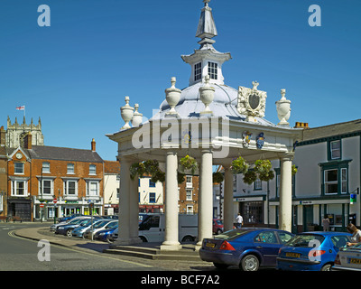 La Croix Du Marché En Été Samedi Marché Beverley East Yorkshire Angleterre Royaume-Uni Gb Grande-Bretagne Banque D'Images