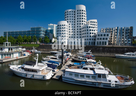 Allemagne, Rhénanie-Westphalie, Dusseldorf, bâtiment de Frank Gehry, Medienhafen, Neuer Zollhof Banque D'Images