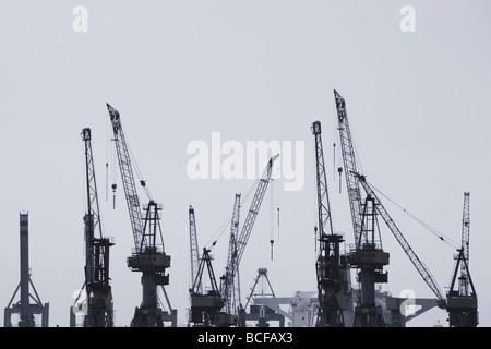 L'Allemagne, l'État de Hambourg, Hambourg, grues de chantier naval Banque D'Images