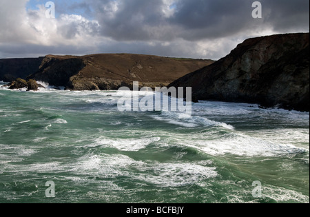 Une mer à Trevaunance Cove près de St Agnes Cornouailles du Nord Banque D'Images