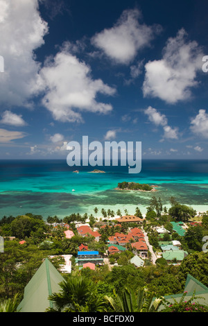 L'île de Praslin, Seychelles, Anse Volbert, vue aérienne du village touristique Banque D'Images