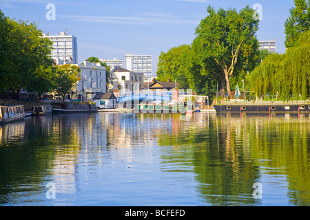 L'Angleterre, Londres, Maida Vale, Petite Venise, Canal bateaux Banque D'Images