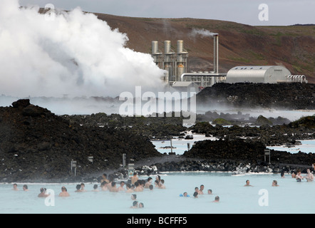 Le Blue Lagoon et la centrale électrique de Svartsengi, péninsule de Reykjanes près de Keflavik, Islande Banque D'Images