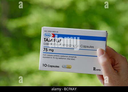 Tamiflu oseltamivir un médicament antiviral qui est utilisé pour traiter la grippe A et la grippe B y compris la grippe porcine et la grippe aviaire Banque D'Images