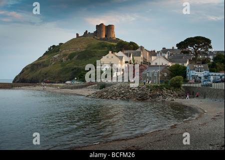 Soirée d'Harlech ville et château sur la péninsule de Lleyn Gwynedd North Wales UK Banque D'Images