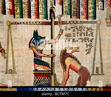 De nouvelles peintures égyptiennes du temps des pharaons sur papier papyrus Egypte Le Caire Banque D'Images