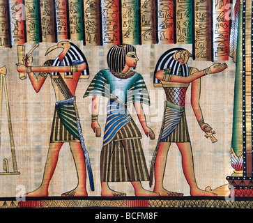 De nouvelles peintures égyptiennes du temps des pharaons sur papier papyrus Egypte Le Caire Banque D'Images