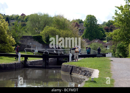 Écluse numéro douze sur le canal Kennet et Avon, Royaume-Uni Somerset Bath Spa Banque D'Images