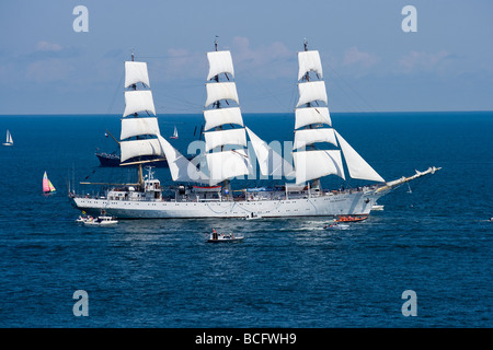 Dar Mlodziezy ('Le don de la jeunesse") au cours de début de course des grands voiliers 2009, prises au cours du défilé à Gdynia, Pologne. Banque D'Images