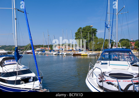 Yachts et bateaux à marina village Neringa Nida Lituanie Banque D'Images