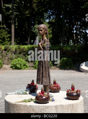 La statue d'une fille, une partie de l'Holocaust Memorial à Kiev à l'ingénierie soviétique famine de 1932-1933 qui a tué des millions. Banque D'Images