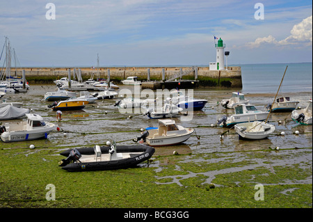 Marée basse au port de La Flotte en Ile de RE, France Banque D'Images