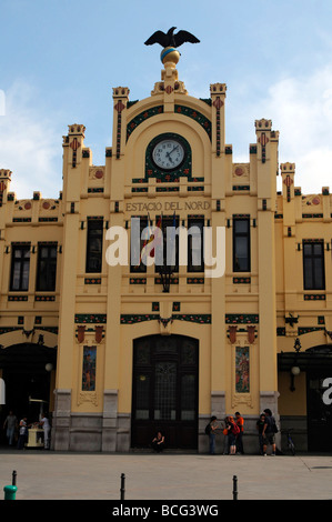 La gare Estacion del Norte construit entre 1906 et 1917 par l'architecte Valencien Demetrio Ribes, Valencia, Espagne Banque D'Images