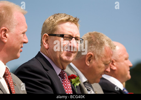 Len McCluskey, Secrétaire général adjoint de l'union s'unir, se trouve sur la plate-forme haut-parleurs au Gala 2009 mineurs de Durham Banque D'Images