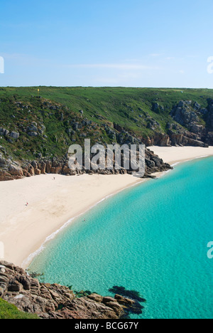 Le tropical à la côte de porthcurno à Cornwall, Royaume-Uni Banque D'Images