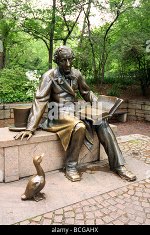 Hans Christian Andersen statue/sculpture dans Central Park, New York - conçu et créé par Georg J. Lober Banque D'Images