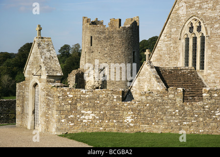 Farleigh Hungerford Château entrée de l'église et la tour ronde Banque D'Images