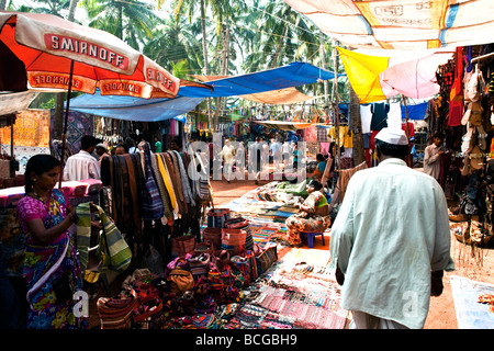 Marché aux puces d'Anjuna hippy hebdomadaire Goa Inde Banque D'Images