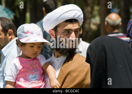 Muslim Cleric et sa famille à Qom en Iran Banque D'Images