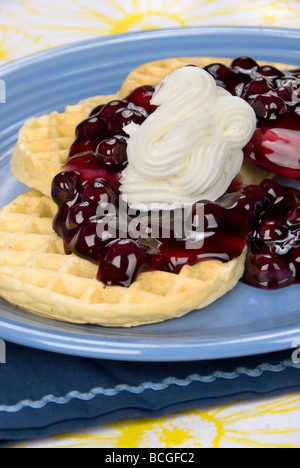 Un petit-déjeuner sucré de la crème fouettée sucrée. Banque D'Images