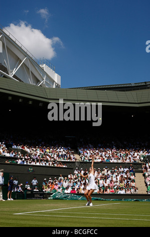 Vue montrant le nouveau toit construction du Centre Court de Wimbledon 2009 Banque D'Images