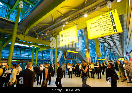 Hall des arrivées du Terminal 5 de l'aéroport Heathrow de Londres, Royaume-Uni Banque D'Images