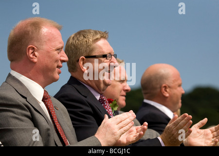 Matt et Rack McClusky Len sont parmi les conférenciers et invités assis sur la plate-forme haut-parleurs au Gala 2009 mineurs de Durham. Banque D'Images