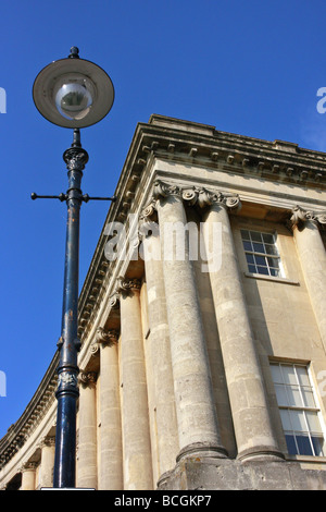 Coin du Royal Crescent de Bath Avon Angleterre avec lampe Poster No 1 Banque D'Images