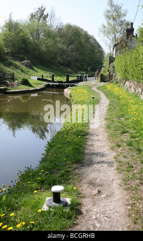 Hall Green verrou sur la Macclesfield branche de l'Église du canal Trent et Mersey Lawton Cheshire England UK Banque D'Images