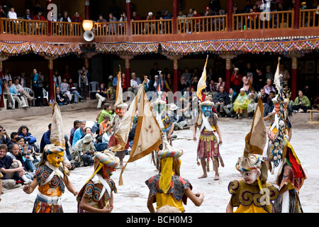 Danse traditionnelle. Festival Hemis Gompa. Ladakh. L'Inde Banque D'Images