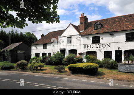 Le pub-restaurant Lyon rouge, Hurley, Berkshire, Royaume-Uni Banque D'Images