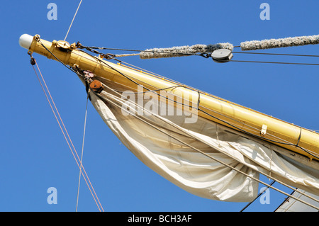 Navires à voile spar à la fin de la vergue Banque D'Images