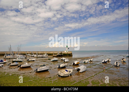 Marée basse à la flotte dans le port Ile de Re France Banque D'Images