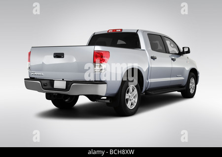 2010 Toyota Tundra CrewMax en argent - vue d'angle arrière Banque D'Images