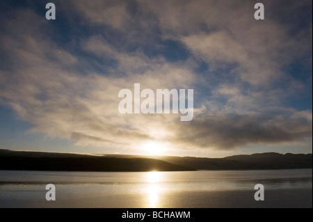 Lever du soleil sur le Loch Ness, Ecosse, Royaume-Uni Banque D'Images