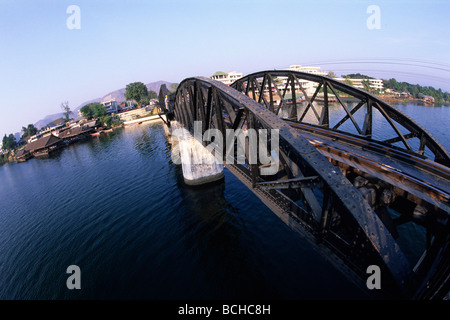 Pont sur la rivière Kwai Kanchanaburi Thaïlande Banque D'Images