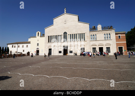 San Giovanni Rotondo Puglia Italie église de Santa Maria delle Grazie Banque D'Images