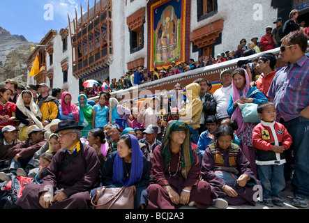 Les spectateurs. Festival Hemis Gompa. Ladakh. L'Inde Banque D'Images