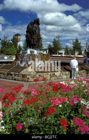 Première Statue de la famille de l'été dans le centre-ville de Fairbanks AK Banque D'Images