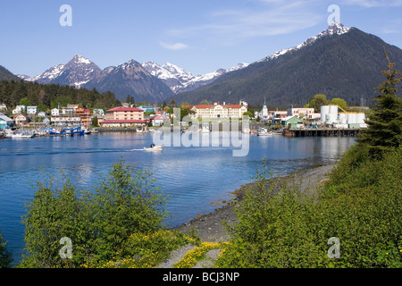 Vue sur canal Sitka Sitka avec au premier plan l'Alaska au sud-est de l'été Banque D'Images