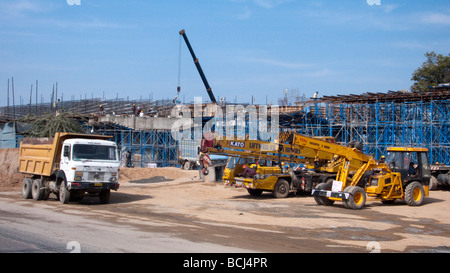 La construction de routes Gujarat Inde Banque D'Images