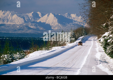 Route enneigée des montagnes du sud-est de l'Alaska Chilkat Juneau hiver scenic w/&w/o véhicule Banque D'Images