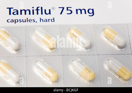 Tamiflu 75 mg comprimés sont présentés, l'un des médicaments prescrits pour les personnes ayant des symptômes de la grippe porcine. Banque D'Images