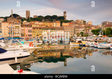 France, Provence-Alpes-Côte d'Azur, Cannes, la vieille ville, Le Suquet, Vieux Port) Banque D'Images