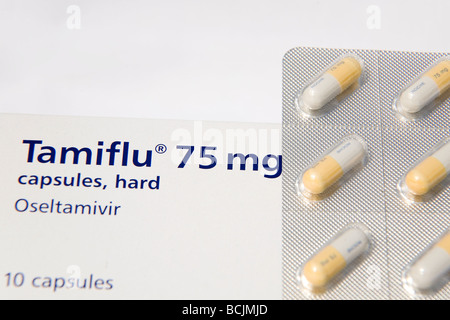 Tamiflu 75 mg comprimés sont présentés, l'un des médicaments prescrits pour les personnes ayant des symptômes de la grippe porcine. Banque D'Images